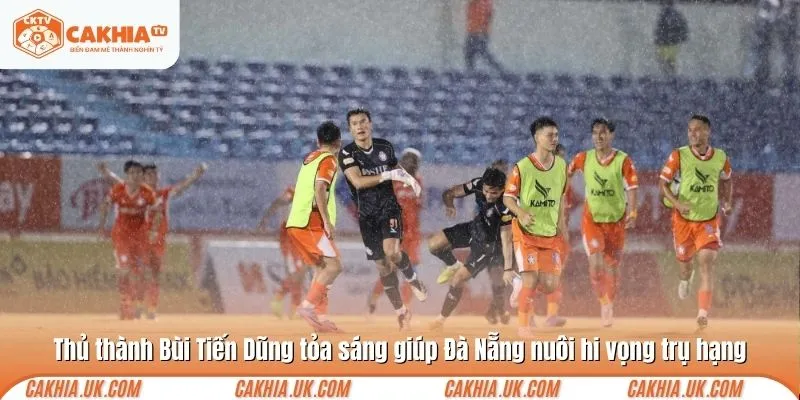 Thủ thành Bùi Tiến Dũng tỏa sáng giúp Đà Nẵng nuôi hi vọng trụ hạng